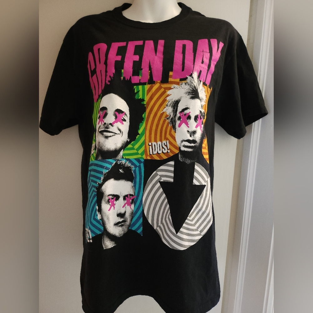 Vintage Green Day Black Graphic. Unos Dos Tres Tour T-Shirt. Size M